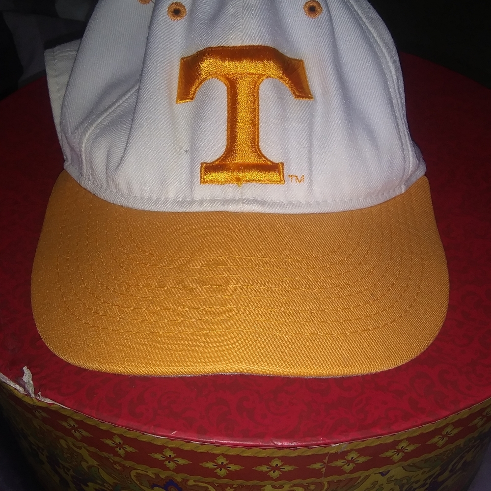 Univ of Tennessee. Sz 71/8 $28+ FREE  hat Item
